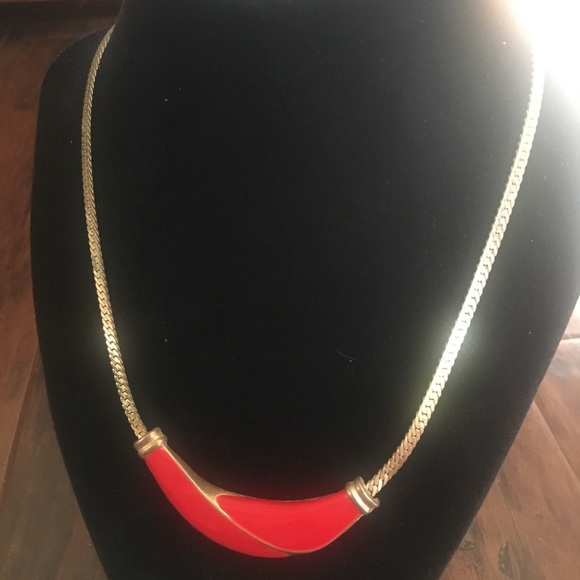 Jewelry - GLAM🔥Vintage Red Enamel Gold-toned Necklace
